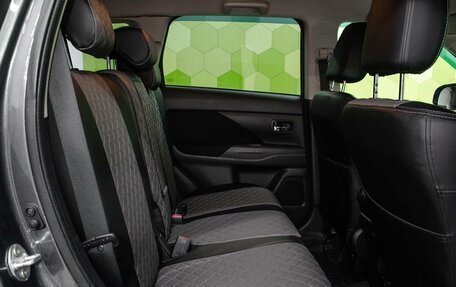 Mitsubishi Outlander III рестайлинг 3, 2014 год, 1 350 000 рублей, 13 фотография