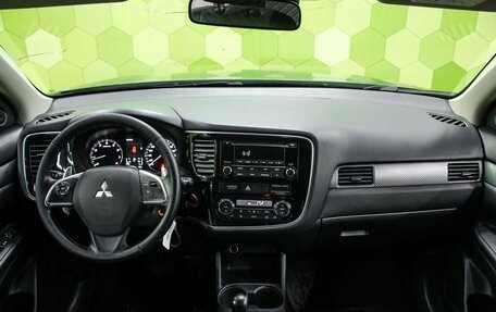 Mitsubishi Outlander III рестайлинг 3, 2014 год, 1 350 000 рублей, 14 фотография