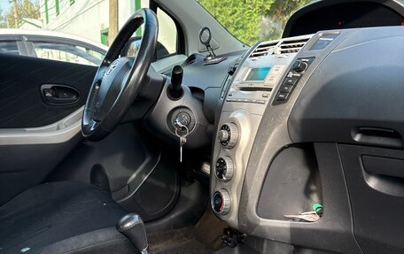 Toyota Yaris III рестайлинг, 2006 год, 550 000 рублей, 5 фотография