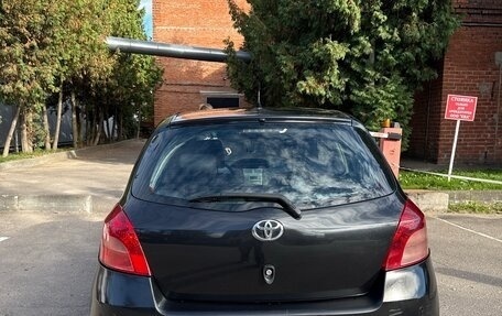 Toyota Yaris III рестайлинг, 2006 год, 550 000 рублей, 3 фотография