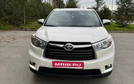 Toyota Highlander III, 2014 год, 2 727 000 рублей, 2 фотография