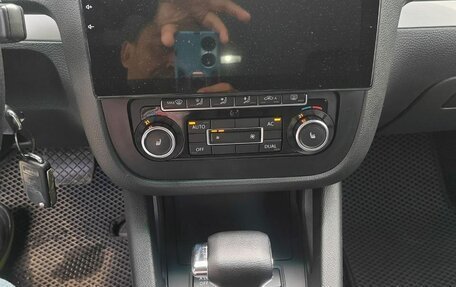 Volkswagen Jetta VI, 2009 год, 540 000 рублей, 13 фотография