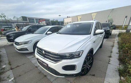 Volkswagen T-Roc I, 2022 год, 1 750 000 рублей, 3 фотография
