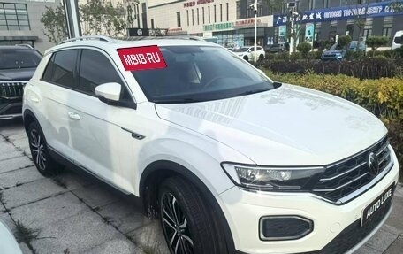 Volkswagen T-Roc I, 2022 год, 1 750 000 рублей, 2 фотография