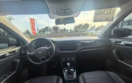Volkswagen T-Roc I, 2022 год, 1 750 000 рублей, 10 фотография