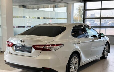 Toyota Camry, 2018 год, 2 535 000 рублей, 6 фотография