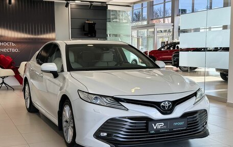 Toyota Camry, 2018 год, 2 535 000 рублей, 3 фотография