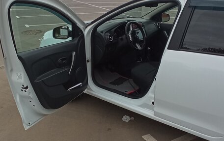 Renault Logan II, 2018 год, 830 000 рублей, 11 фотография