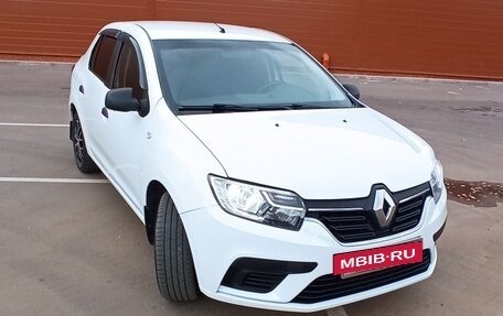 Renault Logan II, 2018 год, 830 000 рублей, 2 фотография