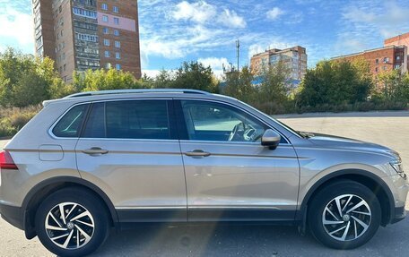 Volkswagen Tiguan II, 2018 год, 2 330 000 рублей, 2 фотография