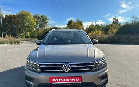 Volkswagen Tiguan II, 2018 год, 2 330 000 рублей, 3 фотография