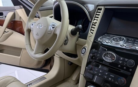 Infiniti QX70, 2015 год, 4 400 000 рублей, 21 фотография