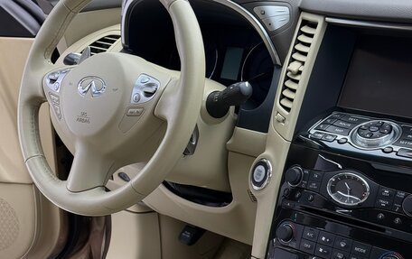 Infiniti QX70, 2015 год, 4 400 000 рублей, 19 фотография