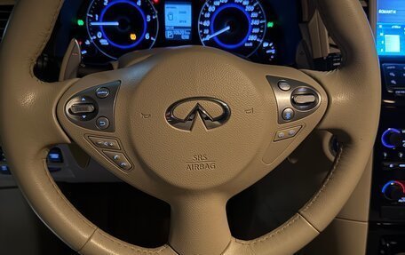 Infiniti QX70, 2015 год, 4 400 000 рублей, 37 фотография