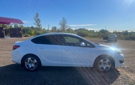 Opel Astra J, 2012 год, 770 000 рублей, 6 фотография