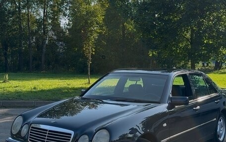 Mercedes-Benz E-Класс, 1998 год, 800 000 рублей, 1 фотография