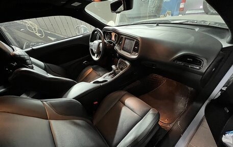 Dodge Challenger III рестайлинг 2, 2022 год, 5 200 000 рублей, 3 фотография