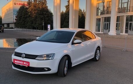 Volkswagen Jetta VI, 2013 год, 1 100 000 рублей, 3 фотография