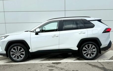 Toyota RAV4, 2021 год, 2 990 000 рублей, 6 фотография