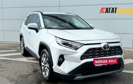 Toyota RAV4, 2021 год, 2 990 000 рублей, 3 фотография