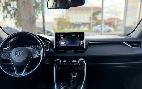 Toyota RAV4, 2021 год, 2 990 000 рублей, 17 фотография