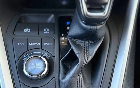 Toyota RAV4, 2021 год, 2 990 000 рублей, 21 фотография