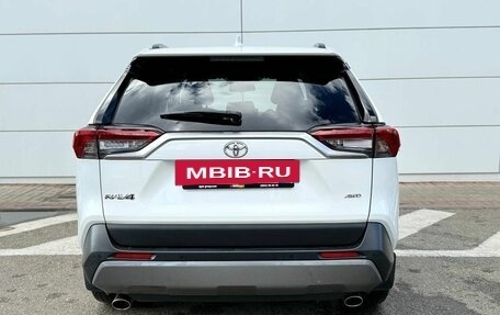 Toyota RAV4, 2021 год, 2 990 000 рублей, 9 фотография