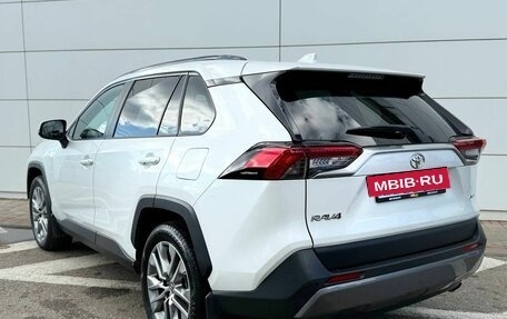 Toyota RAV4, 2021 год, 2 990 000 рублей, 8 фотография