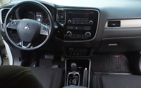 Mitsubishi Outlander III рестайлинг 3, 2018 год, 1 900 000 рублей, 5 фотография