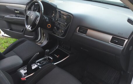 Mitsubishi Outlander III рестайлинг 3, 2018 год, 1 900 000 рублей, 7 фотография