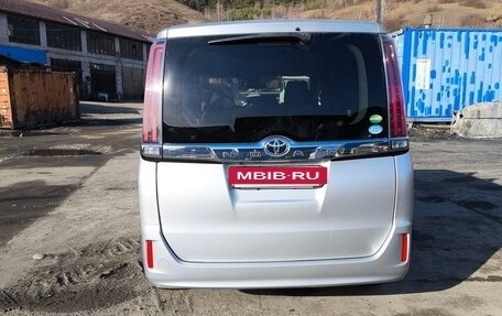 Toyota Noah III, 2017 год, 2 050 000 рублей, 4 фотография