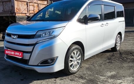 Toyota Noah III, 2017 год, 2 050 000 рублей, 6 фотография
