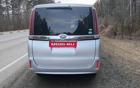 Toyota Noah III, 2017 год, 2 050 000 рублей, 11 фотография