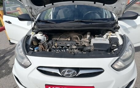 Hyundai Solaris II рестайлинг, 2013 год, 580 000 рублей, 14 фотография