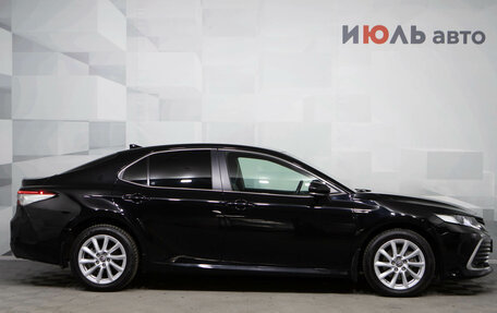 Toyota Camry, 2021 год, 3 820 000 рублей, 5 фотография