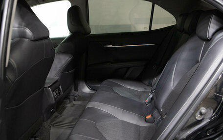 Toyota Camry, 2021 год, 3 820 000 рублей, 10 фотография