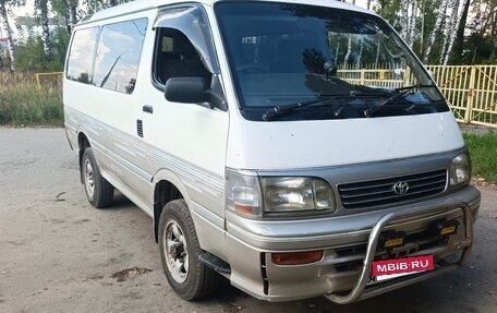Toyota HiAce H100, 1992 год, 590 000 рублей, 1 фотография