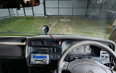 Toyota HiAce H100, 1992 год, 590 000 рублей, 10 фотография