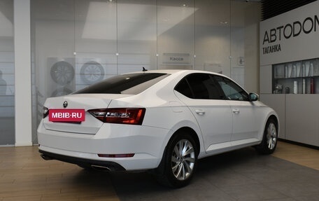Skoda Superb III рестайлинг, 2017 год, 2 725 000 рублей, 7 фотография
