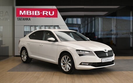 Skoda Superb III рестайлинг, 2017 год, 2 725 000 рублей, 3 фотография