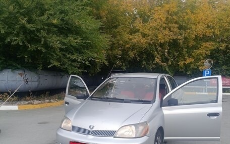 Toyota Platz, 2001 год, 315 000 рублей, 2 фотография