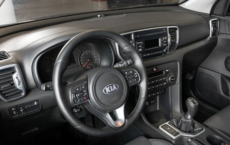 KIA Sportage IV рестайлинг, 2018 год, 1 900 000 рублей, 3 фотография