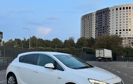 Opel Astra J, 2011 год, 700 000 рублей, 1 фотография