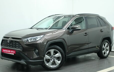 Toyota RAV4, 2020 год, 3 200 000 рублей, 2 фотография