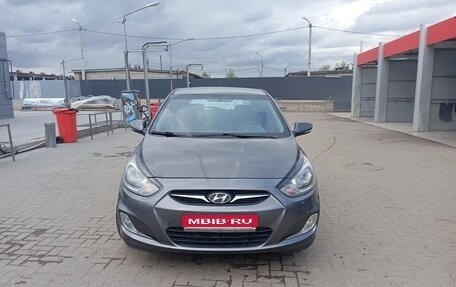 Hyundai Solaris II рестайлинг, 2011 год, 750 000 рублей, 1 фотография