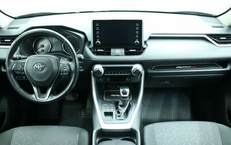 Toyota RAV4, 2020 год, 3 200 000 рублей, 16 фотография
