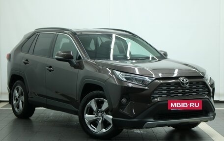 Toyota RAV4, 2020 год, 3 200 000 рублей, 10 фотография