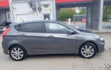 Hyundai Solaris II рестайлинг, 2011 год, 750 000 рублей, 2 фотография