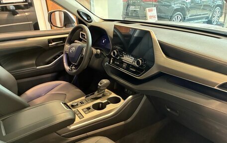 Toyota Highlander, 2025 год, 5 800 000 рублей, 6 фотография