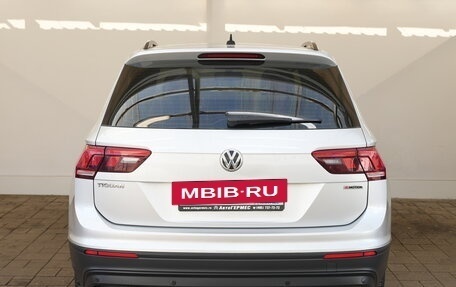 Volkswagen Tiguan II, 2018 год, 1 950 000 рублей, 3 фотография